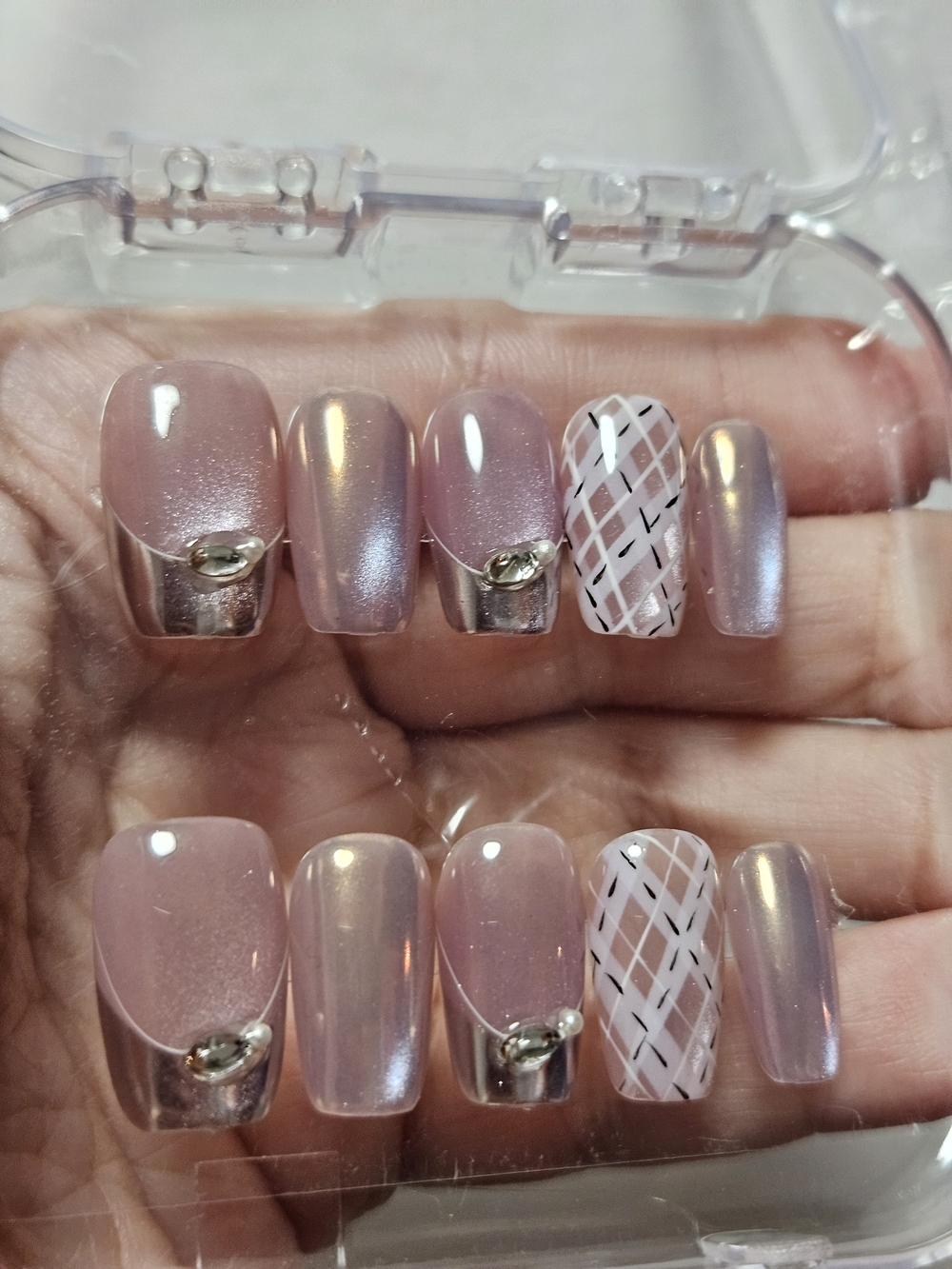 Reusable Pink Pearl Press-On Nail Set with Diamond Accent Small
